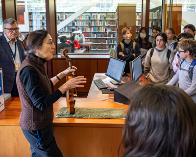 Berkeley Faculty show Salz Collection instruments to visiting middle schoolers